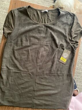 Women's Olive Green Short Sleeve Suede-Look Top (Vince Camuto)